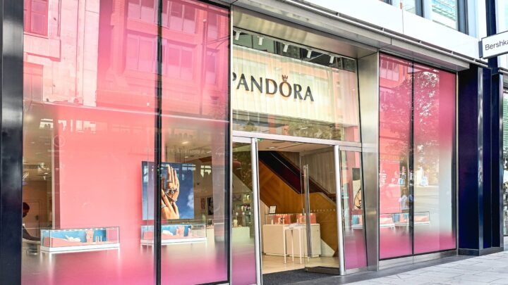 Pandora, Oxford Street